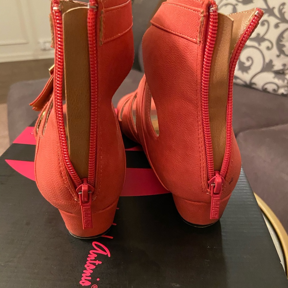 Sandals - Picture 4 of 4